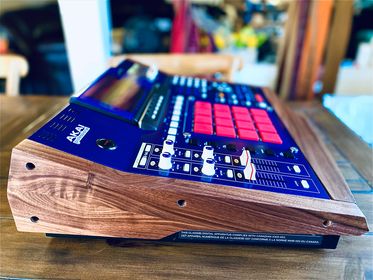 Akai MPC 4000 - Walnut woodsides set