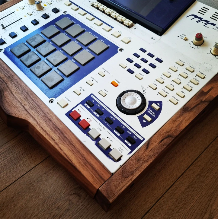 Akai MPC 4000 - Walnut woodsides set